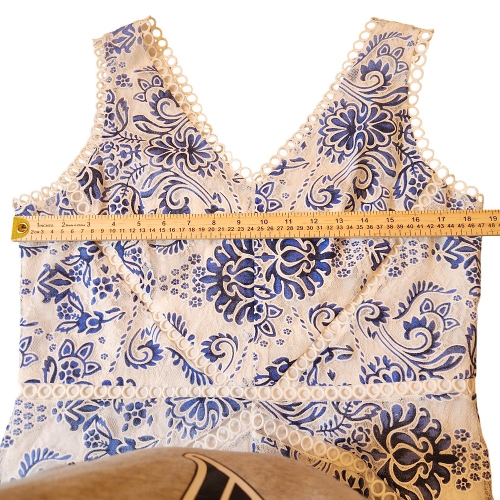 Taylor Blue White Floral Lace V-Neck Midi Dress Sleeveless Size 14 1430M Cottage - Picture 8 of 11